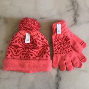 Gap Hat and Smartphone Glove Set